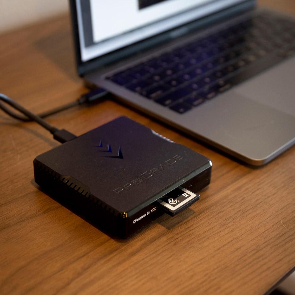CFexpress Type-B & XQD Single-Slot Memory Card Reader with