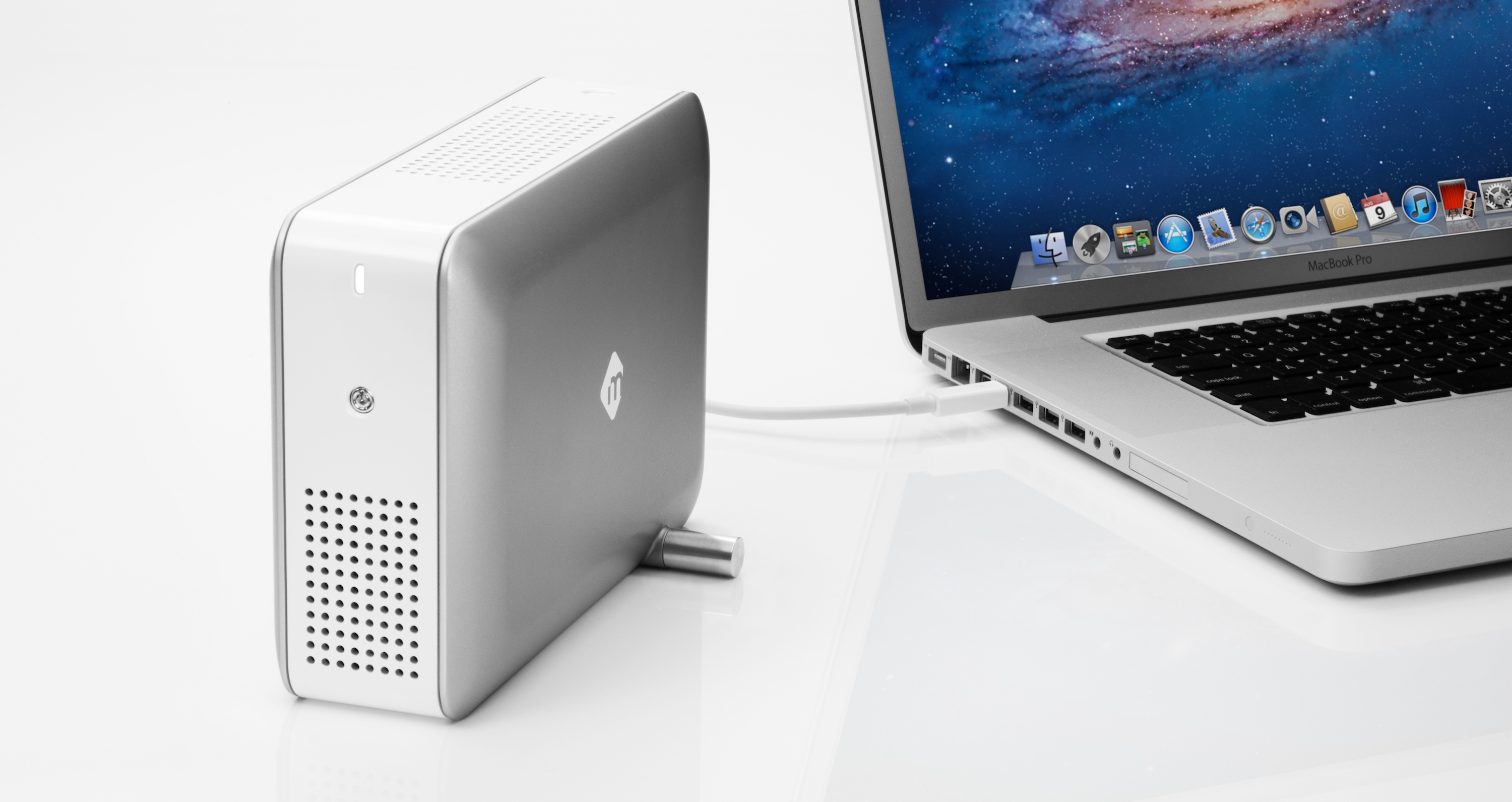 Thunderbolt ноутбук. Тандерболт макбук. Thunderbolt IMAC. Внешняя видеокарта Тандерболт. Thunderbolt внешняя видеокарта.
